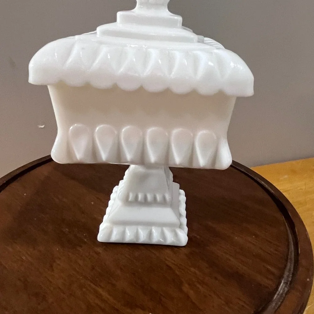 Vtg Westmoreland White Milk Glass Wedding Cake Box Dish Lidded Teardrop 7.5